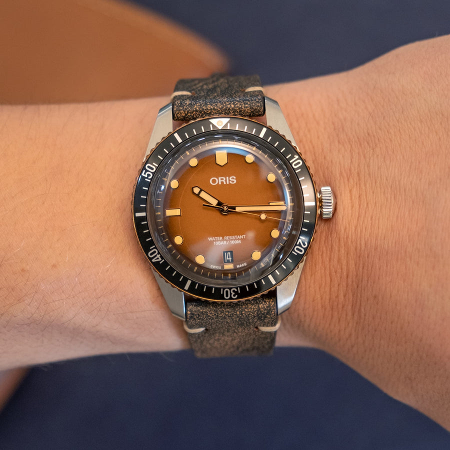 Two-Stitch-Rustic-Black-Leather-Watch-Strap-Oris-Divers-65-Sunset-Brown-Gradient-Dial